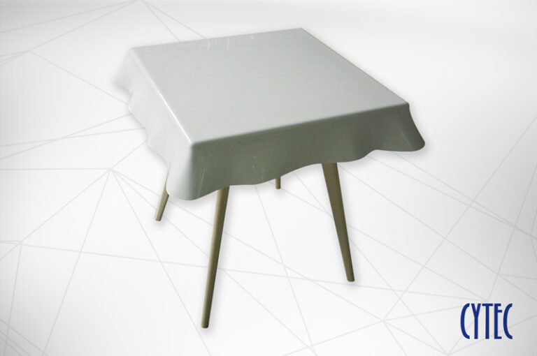 Table en plastique thermoformé